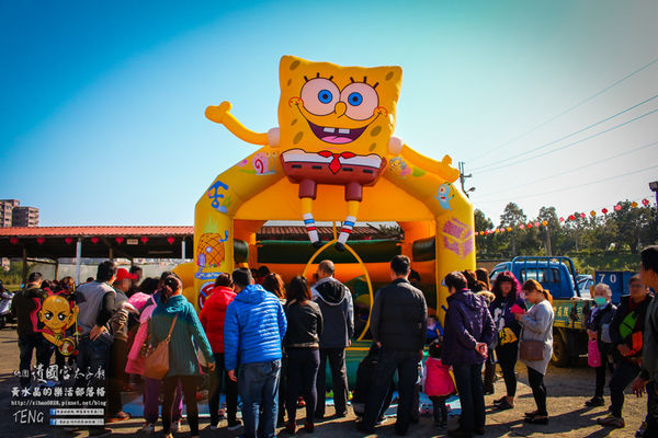 護國宮太子廟(太子遊樂園)|桃園市/桃園區(北台灣最大太子廟/旋轉木馬/咖啡杯/海盜船/大型充氣氣墊設備/投籃機，乎哩玩免費。)