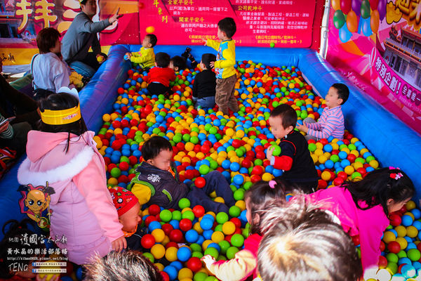 護國宮太子廟(太子遊樂園)|桃園市/桃園區(北台灣最大太子廟/旋轉木馬/咖啡杯/海盜船/大型充氣氣墊設備/投籃機，乎哩玩免費。)