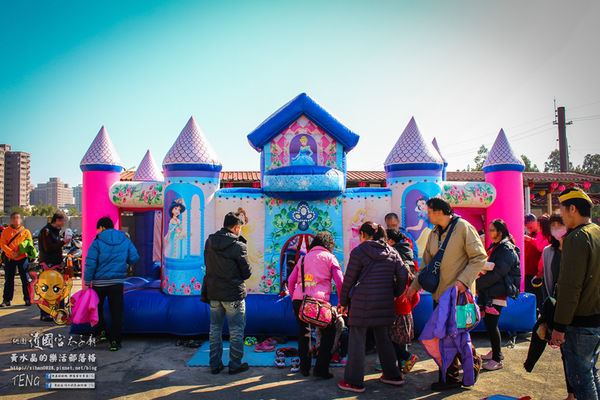 護國宮太子廟(太子遊樂園)|桃園市/桃園區(北台灣最大太子廟/旋轉木馬/咖啡杯/海盜船/大型充氣氣墊設備/投籃機，乎哩玩免費。)