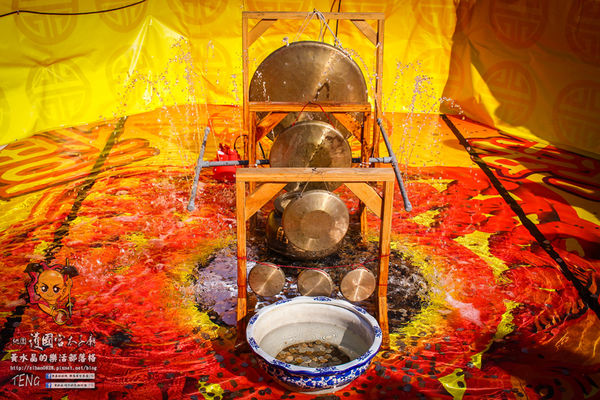 護國宮太子廟(太子遊樂園)|桃園市/桃園區(北台灣最大太子廟/旋轉木馬/咖啡杯/海盜船/大型充氣氣墊設備/投籃機，乎哩玩免費。)