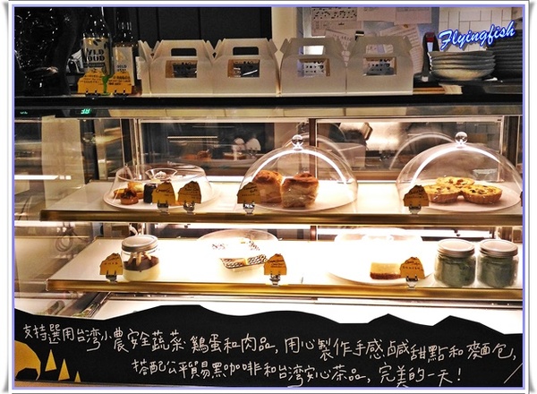 SALT PEANUTS 鹹花生黑膠咖啡館 (三創店)： ✜ 一再回訪Light Jazz陪伴滴勇慵懶下午茶 -「鹹花生黑膠咖啡館Salt Peanuts Vinyl Cafe (三創店)」↖(^ω^)↗