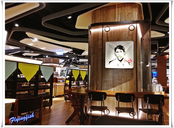 SALT PEANUTS 鹹花生黑膠咖啡館 (三創店)： ✜ 一再回訪Light Jazz陪伴滴勇慵懶下午茶 -「鹹花生黑膠咖啡館Salt Peanuts Vinyl Cafe (三創店)」↖(^ω^)↗