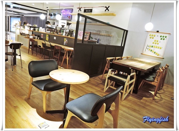 SALT PEANUTS 鹹花生黑膠咖啡館 (三創店)： ✜ 一再回訪Light Jazz陪伴滴勇慵懶下午茶 -「鹹花生黑膠咖啡館Salt Peanuts Vinyl Cafe (三創店)」↖(^ω^)↗