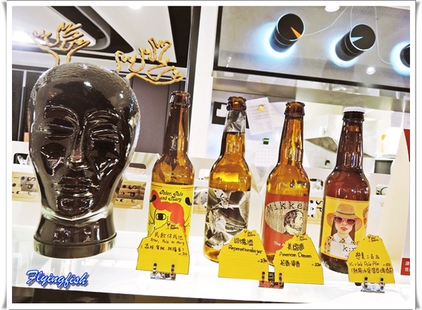 SALT PEANUTS 鹹花生黑膠咖啡館 (三創店)： ✜ 一再回訪Light Jazz陪伴滴勇慵懶下午茶 -「鹹花生黑膠咖啡館Salt Peanuts Vinyl Cafe (三創店)」↖(^ω^)↗