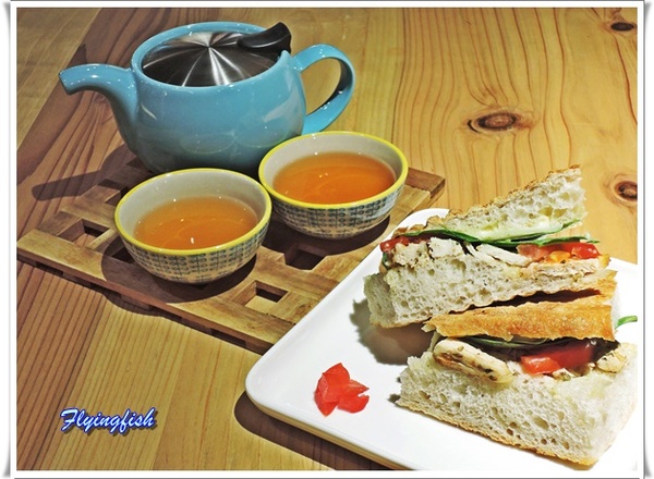 SALT PEANUTS 鹹花生黑膠咖啡館 (三創店)： ✜ 一再回訪Light Jazz陪伴滴勇慵懶下午茶 -「鹹花生黑膠咖啡館Salt Peanuts Vinyl Cafe (三創店)」↖(^ω^)↗