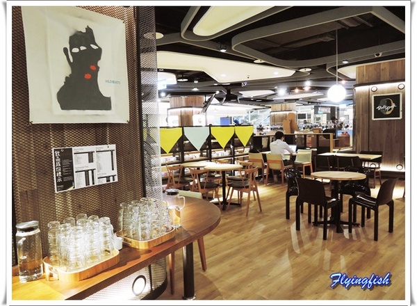 SALT PEANUTS 鹹花生黑膠咖啡館 (三創店)： ✜ 一再回訪Light Jazz陪伴滴勇慵懶下午茶 -「鹹花生黑膠咖啡館Salt Peanuts Vinyl Cafe (三創店)」↖(^ω^)↗