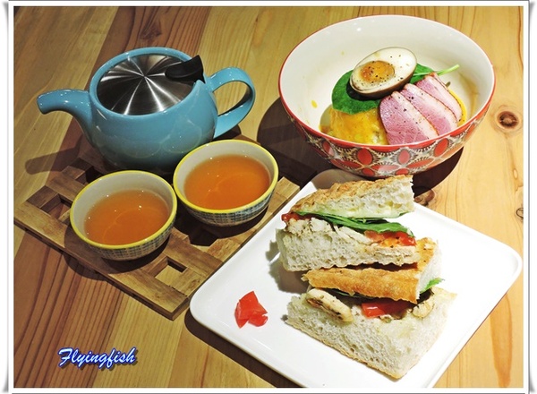 SALT PEANUTS 鹹花生黑膠咖啡館 (三創店)： ✜ 一再回訪Light Jazz陪伴滴勇慵懶下午茶 -「鹹花生黑膠咖啡館Salt Peanuts Vinyl Cafe (三創店)」↖(^ω^)↗