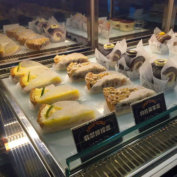 ★食記★ 周董夫人昆凌Hannah開設的 Machi Doggie Fashion & Coffee / 西門町 / 西門捷運站1號出口