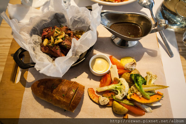 [吃喝]義大利小餐館 希拉2店～關於餐桌 About Tables。