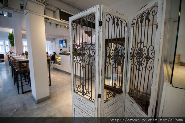 [吃喝]義大利小餐館 希拉2店～關於餐桌 About Tables。