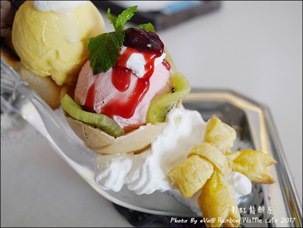 Rainbow Waffle cafe-34.jpg