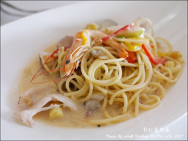 Rainbow Waffle cafe-23.jpg