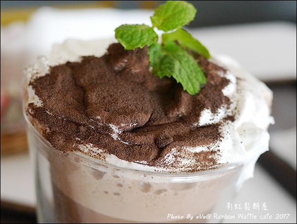 Rainbow Waffle cafe-31.jpg