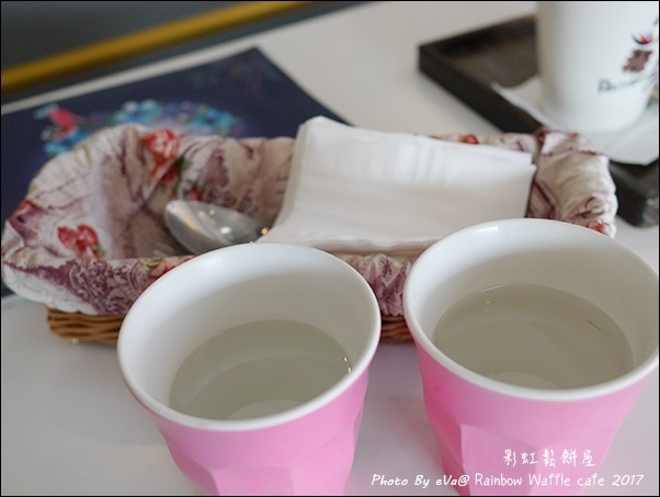 Rainbow Waffle cafe-21.jpg