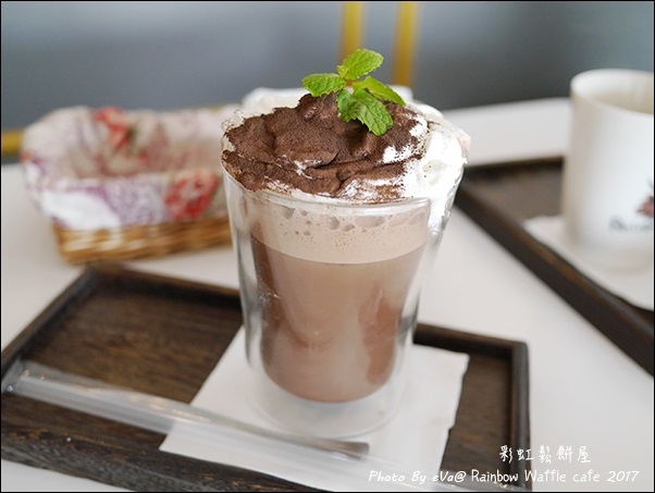 Rainbow Waffle cafe-30.jpg