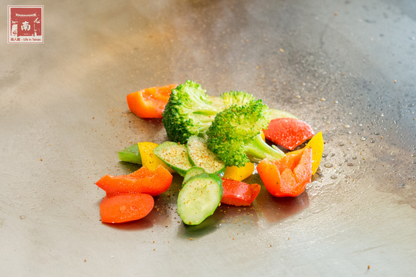 HAPPY FOOD 樂食新鉄板料理：【台南南區】首推櫻桃鴨腿和牛排｜鐵板甜食滿滿莓果味｜舒肥烹調｜法式鐵板燒好好食~HAPPY FOOD 樂食新鉄板料理