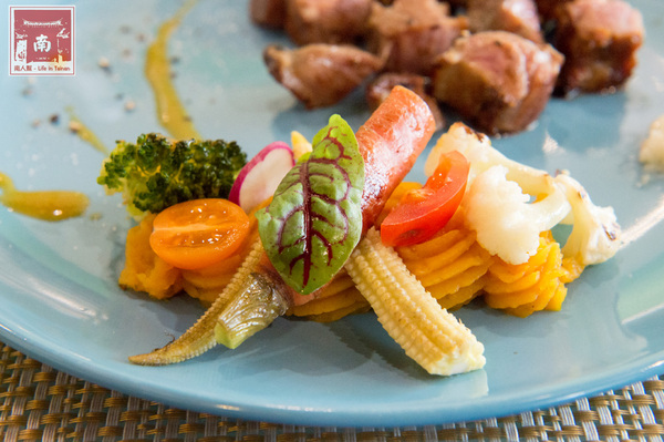 HAPPY FOOD 樂食新鉄板料理：【台南南區】首推櫻桃鴨腿和牛排｜鐵板甜食滿滿莓果味｜舒肥烹調｜法式鐵板燒好好食~HAPPY FOOD 樂食新鉄板料理