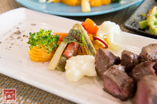 HAPPY FOOD 樂食新鉄板料理：【台南南區】首推櫻桃鴨腿和牛排｜鐵板甜食滿滿莓果味｜舒肥烹調｜法式鐵板燒好好食~HAPPY FOOD 樂食新鉄板料理