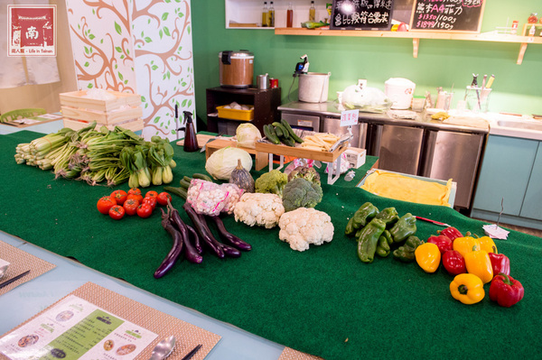 HAPPY FOOD 樂食新鉄板料理：【台南南區】首推櫻桃鴨腿和牛排｜鐵板甜食滿滿莓果味｜舒肥烹調｜法式鐵板燒好好食~HAPPY FOOD 樂食新鉄板料理