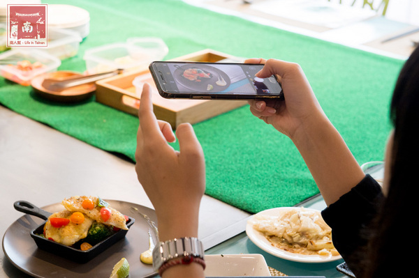 HAPPY FOOD 樂食新鉄板料理：【台南南區】首推櫻桃鴨腿和牛排｜鐵板甜食滿滿莓果味｜舒肥烹調｜法式鐵板燒好好食~HAPPY FOOD 樂食新鉄板料理