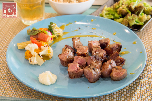 HAPPY FOOD 樂食新鉄板料理：【台南南區】首推櫻桃鴨腿和牛排｜鐵板甜食滿滿莓果味｜舒肥烹調｜法式鐵板燒好好食~HAPPY FOOD 樂食新鉄板料理