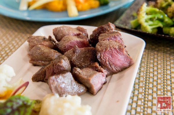 HAPPY FOOD 樂食新鉄板料理：【台南南區】首推櫻桃鴨腿和牛排｜鐵板甜食滿滿莓果味｜舒肥烹調｜法式鐵板燒好好食~HAPPY FOOD 樂食新鉄板料理