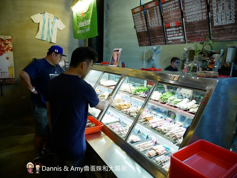 《新竹宵夜》台灣壹碳烤-新竹忠孝總店。碳烤串燒美食。朋友聚餐瘋世足賽的好選擇︱（影片）