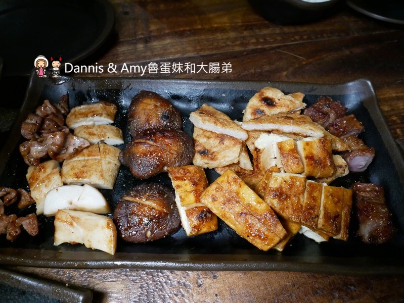 《新竹宵夜》台灣壹碳烤-新竹忠孝總店。碳烤串燒美食。朋友聚餐瘋世足賽的好選擇︱（影片）