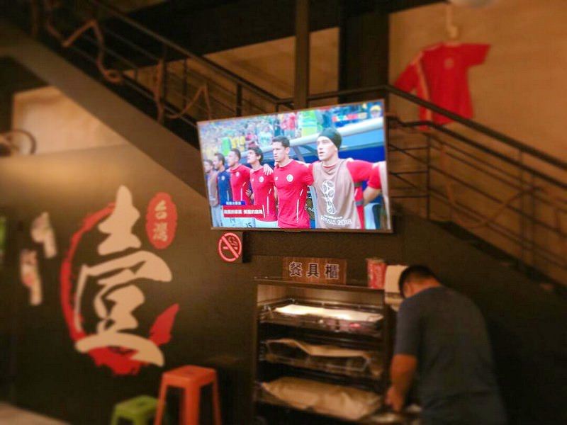 《新竹宵夜》台灣壹碳烤-新竹忠孝總店。碳烤串燒美食。朋友聚餐瘋世足賽的好選擇︱（影片）