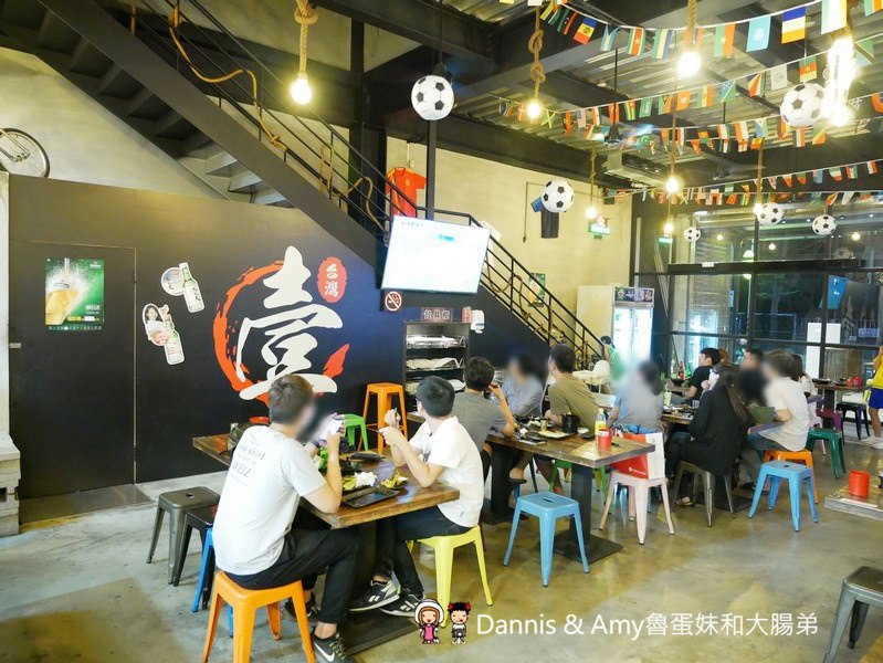 《新竹宵夜》台灣壹碳烤-新竹忠孝總店。碳烤串燒美食。朋友聚餐瘋世足賽的好選擇︱（影片）