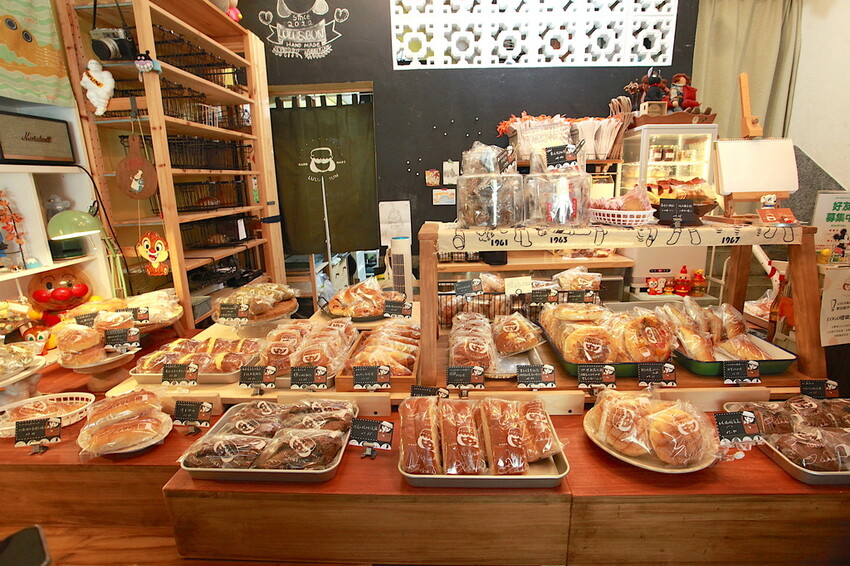 台南市中西區吃。台南｜中西區。「LULU&BUN麵包店」隱身在巷弄知名老宅麵包店，小清新的營業空間經常提早售完「LULU&BUN