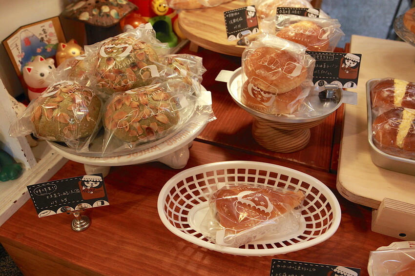 台南市中西區吃。台南｜中西區。「LULU&BUN麵包店」隱身在巷弄知名老宅麵包店，小清新的營業空間經常提早售完「LULU&BUN