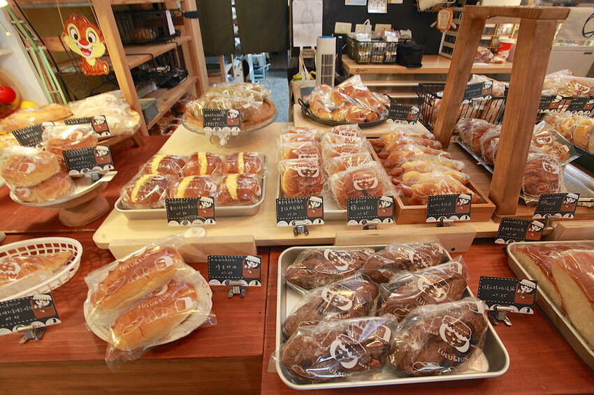台南市中西區吃。台南｜中西區。「LULU&BUN麵包店」隱身在巷弄知名老宅麵包店，小清新的營業空間經常提早售完「LULU&BUN