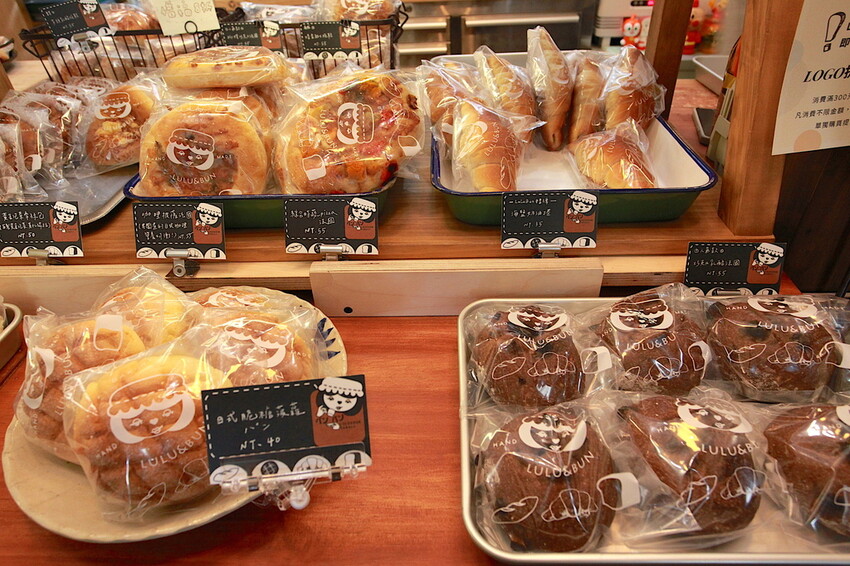 台南市中西區吃。台南｜中西區。「LULU&BUN麵包店」隱身在巷弄知名老宅麵包店，小清新的營業空間經常提早售完「LULU&BUN