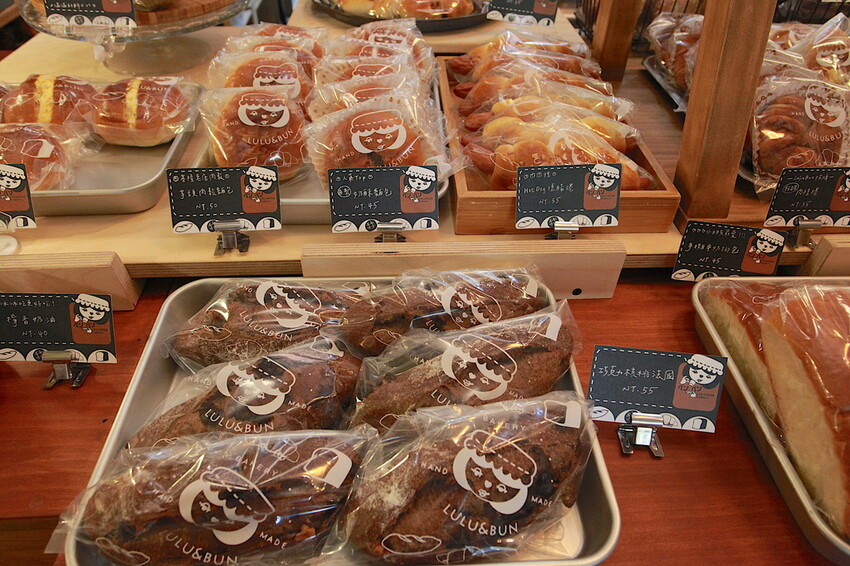 台南市中西區吃。台南｜中西區。「LULU&BUN麵包店」隱身在巷弄知名老宅麵包店，小清新的營業空間經常提早售完「LULU&BUN