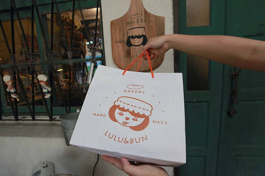 台南市中西區吃。台南｜中西區。「LULU&BUN麵包店」隱身在巷弄知名老宅麵包店，小清新的營業空間經常提早售完「LULU&BUN