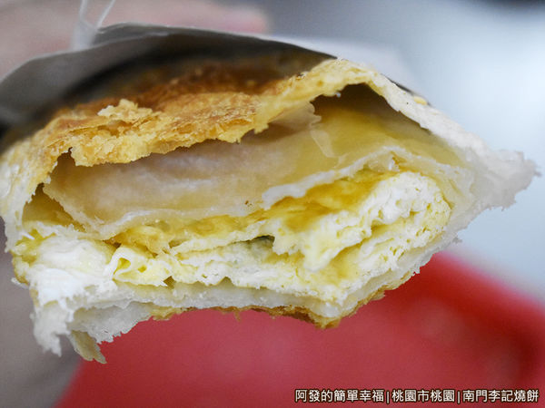 李燒餅19-燒餅夾蔥蛋剖面.JPG