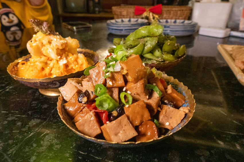 新北市新莊區【美食】摩多居酒屋，日式料理串燒酒場，食材天然的美味，新莊廟街夜市美食！