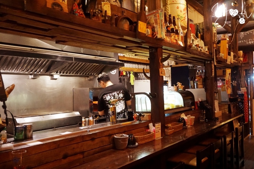 新北市新莊區美食推薦摩多居酒屋 新莊廟街 新莊美食 新北市日式居酒屋推薦 摩多居酒屋 新莊廟街串燒酒場 價格親民 餐點美味 藝術擺盤 兼具美味與藝術的日式居酒屋 新莊捷運站美食 新莊夜市聚餐 Walkerland Taipeiwalker Japanwalker Walkerland