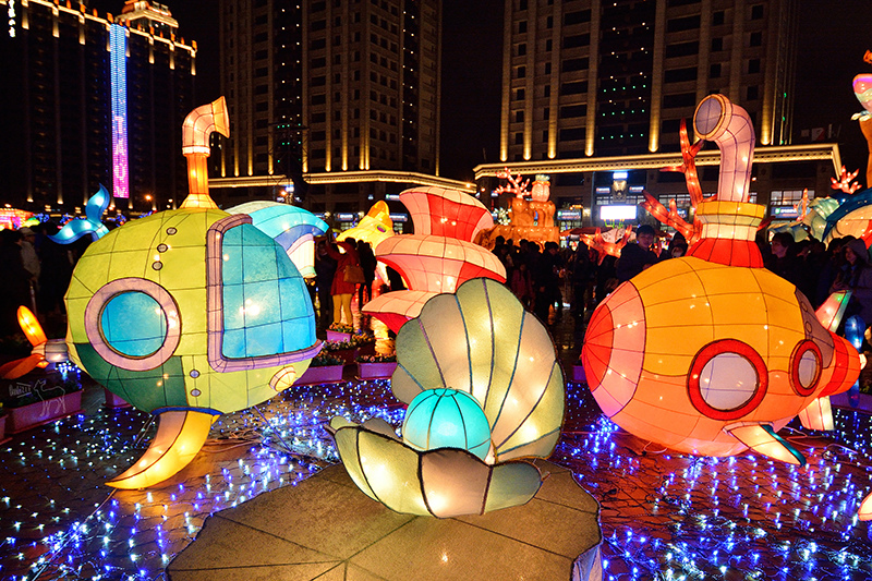 2016桃園燈會:繽紛主副燈,六大主題燈區與寬廣佔地.高鐵桃園站,免費接駁車