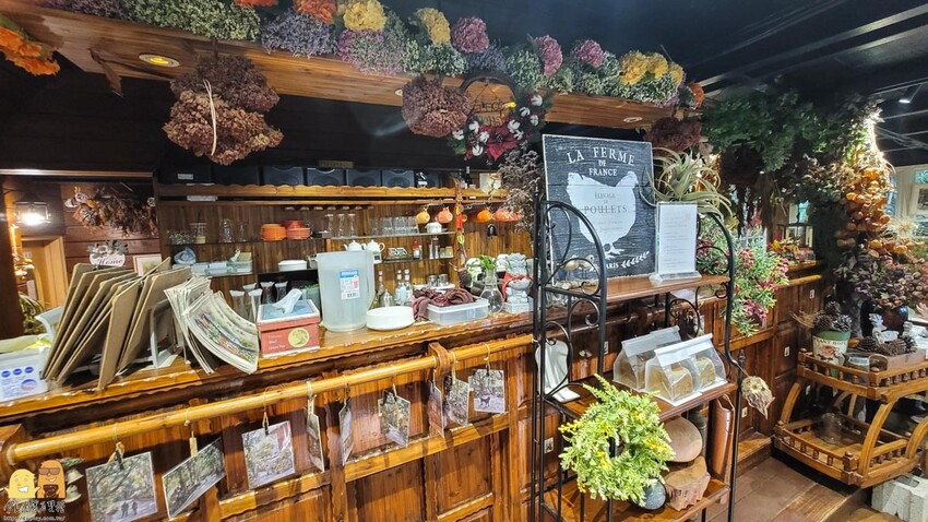 桃園龜山綠庭緣網美森林系咖啡廳，和煦陽光灑落遠方蟲鳴鳥叫，享受清幽休閒的下午茶，不用開到山區就能享受