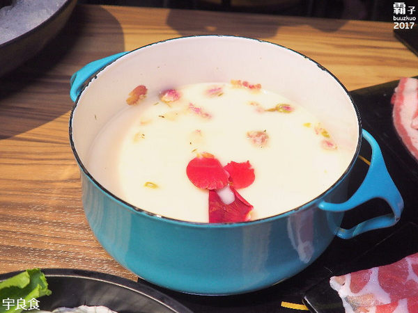 宇良食 健康鍋物：宇良食，夏日清爽新湯底，仲夏鮮果VS瑰蜜鮮奶
