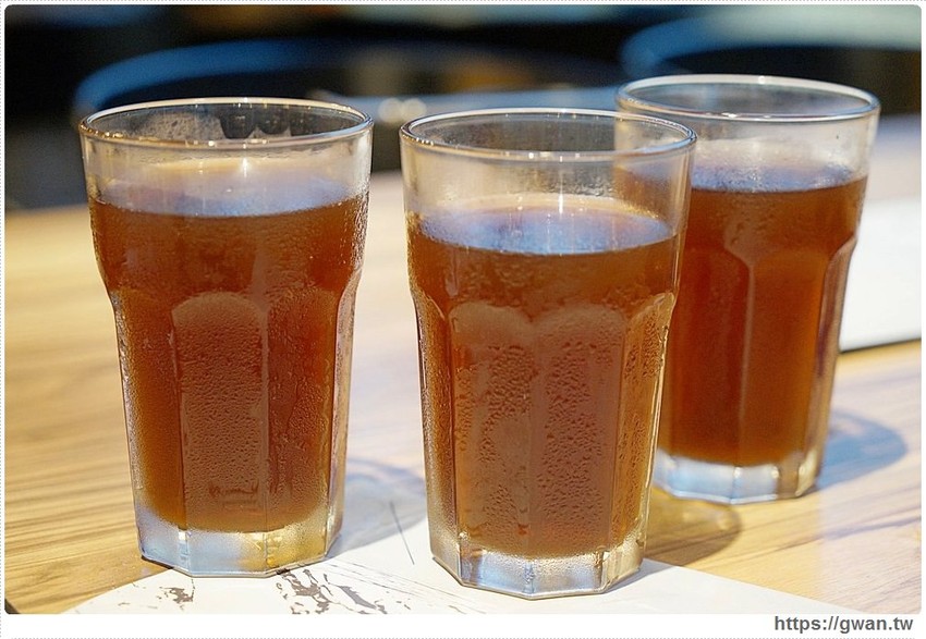 宇良食巨無霸肉盤+浮誇手臂蝦，無霸三人套餐海陸通吃