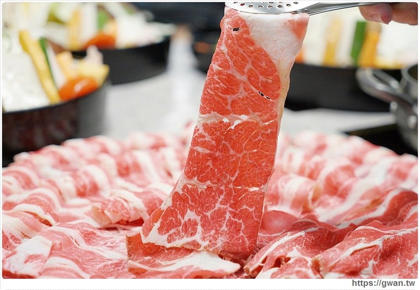 宇良食巨無霸肉盤+浮誇手臂蝦，無霸三人套餐海陸通吃