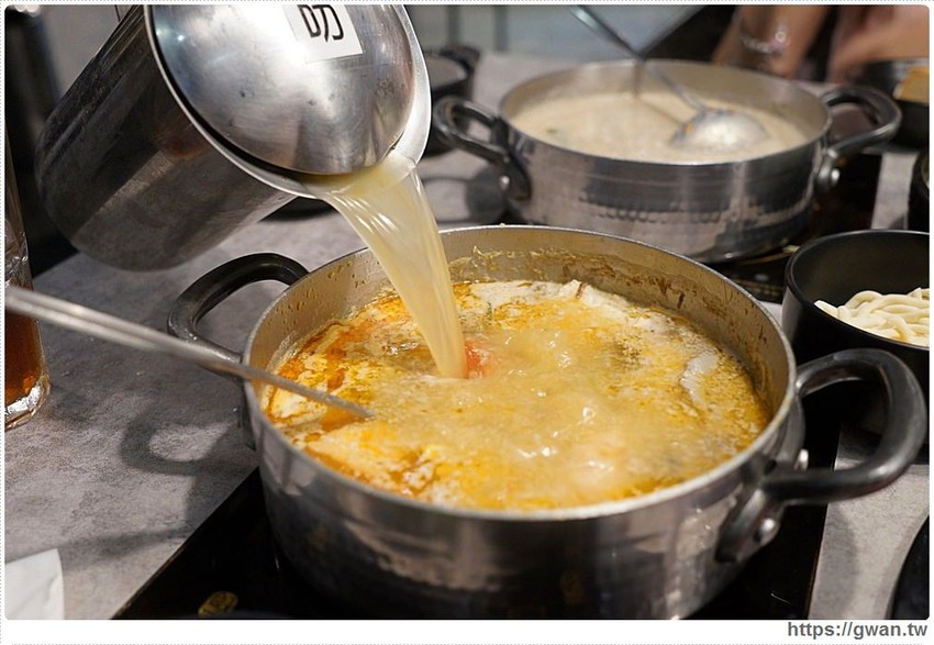 宇良食巨無霸肉盤+浮誇手臂蝦，無霸三人套餐海陸通吃