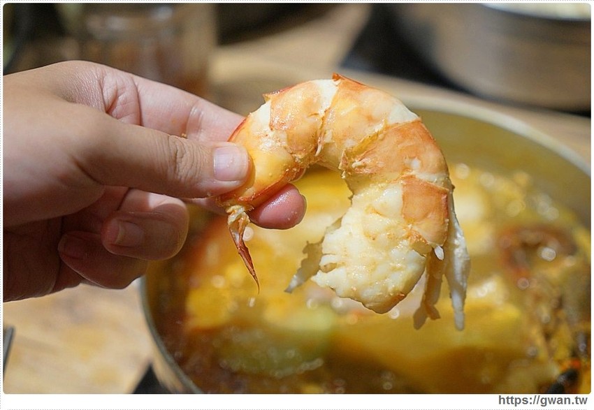 宇良食巨無霸肉盤+浮誇手臂蝦，無霸三人套餐海陸通吃