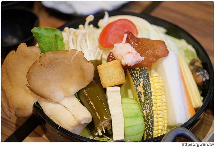 宇良食巨無霸肉盤+浮誇手臂蝦，無霸三人套餐海陸通吃