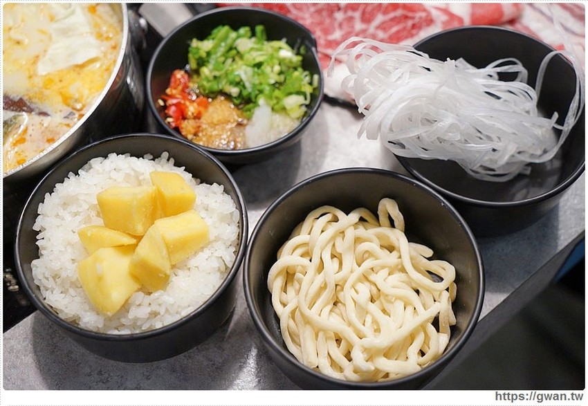 宇良食巨無霸肉盤+浮誇手臂蝦，無霸三人套餐海陸通吃