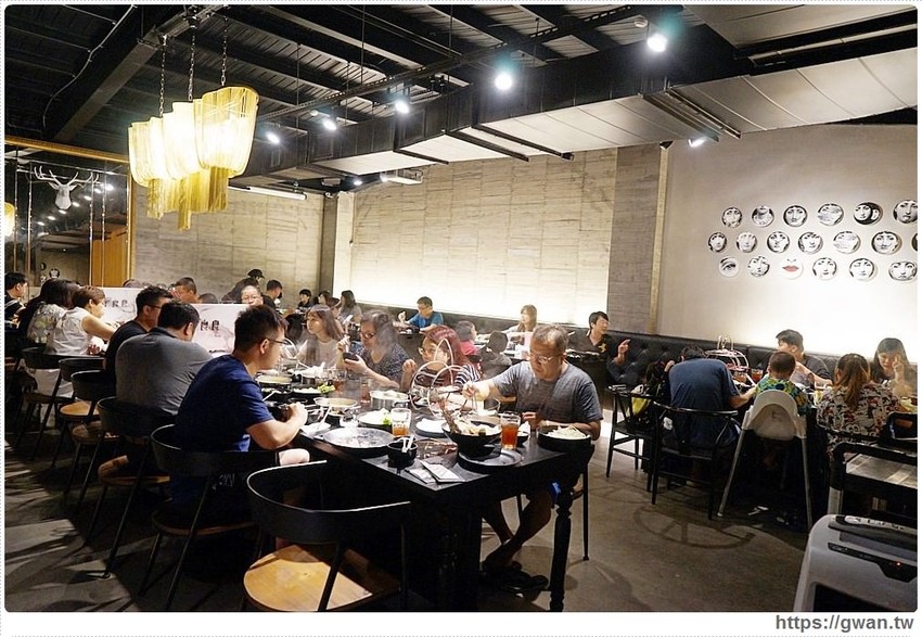 宇良食巨無霸肉盤+浮誇手臂蝦，無霸三人套餐海陸通吃