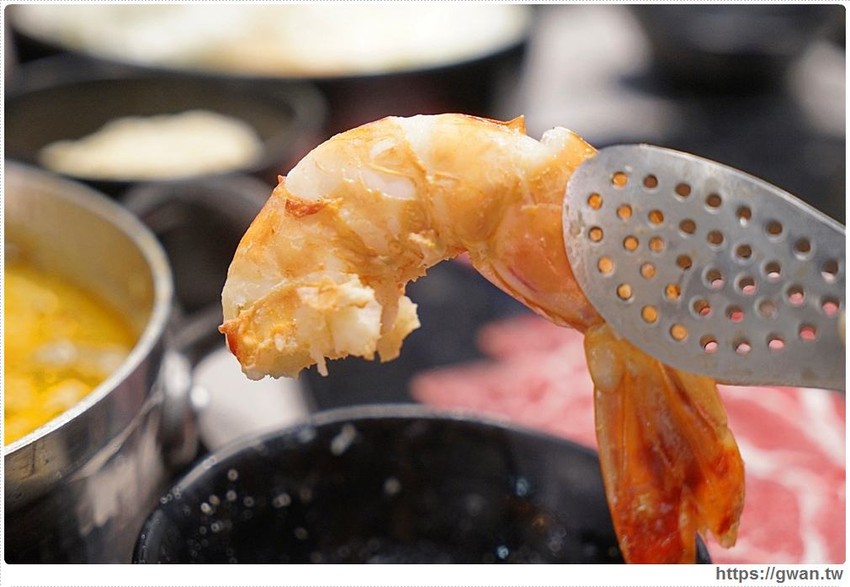 宇良食巨無霸肉盤+浮誇手臂蝦，無霸三人套餐海陸通吃